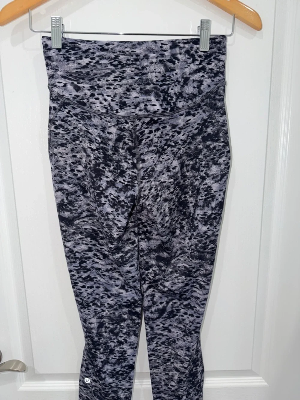 lululemon athletica Base Pace High-Rise Tight in a patterned Estuary Grey size 6